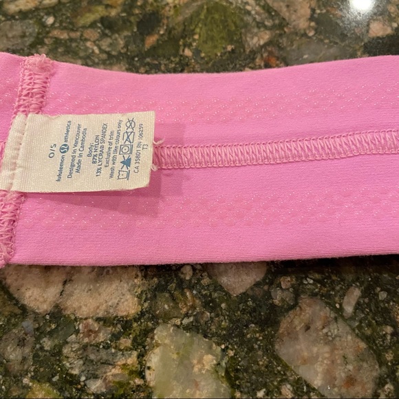💞 Lululemon Fly Away Tamer Headband SOLD - Picture 3 of 4